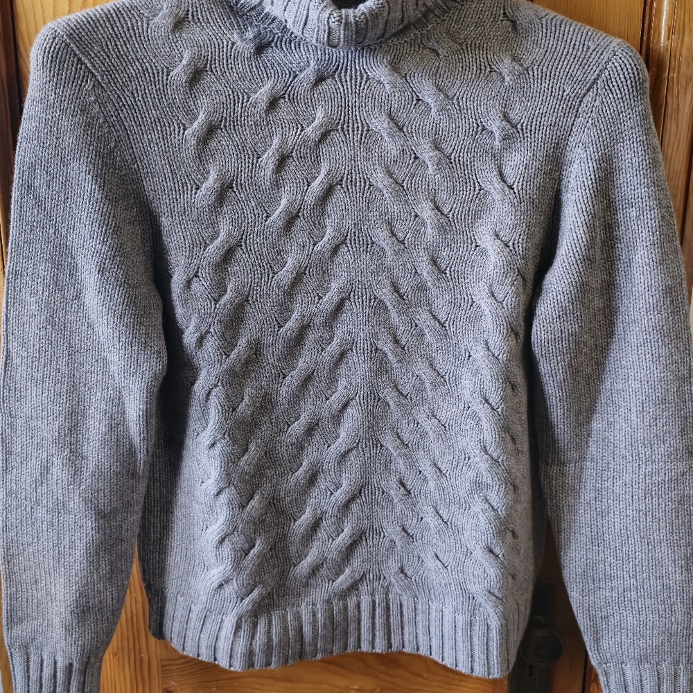 Joseph And Lyman 100% Cashmere Cable Knit Sweater